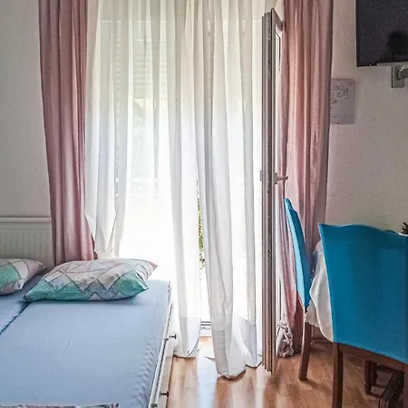 アパート 1 Bedroom Awesome Apartment In Poljica *